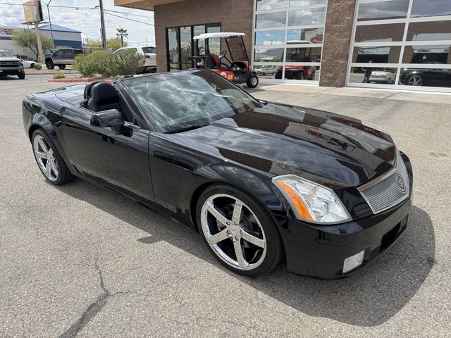 Used 2006 Cadillac XLR RWD image 3
