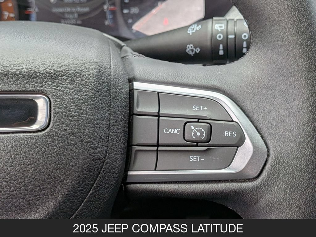 Used 2025 Jeep Compass Latitude AWD/4WD image 18
