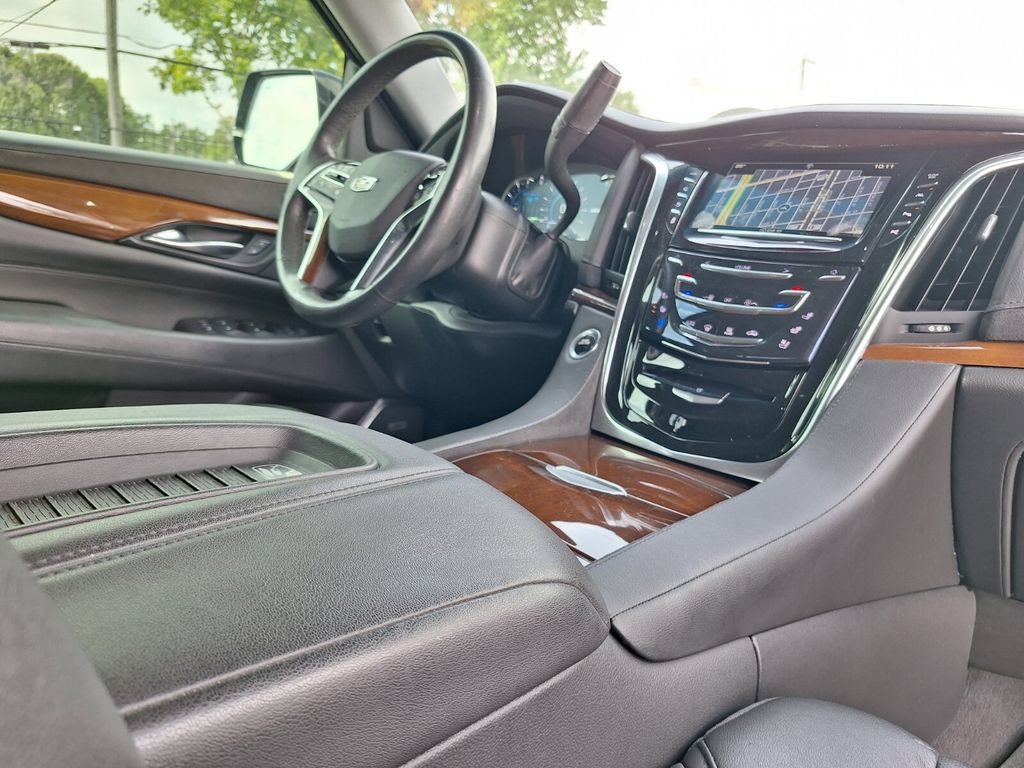 Used 2020 Cadillac Escalade Premium Luxury RWD image 30