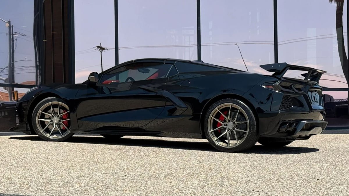 Used 2024 Chevrolet Corvette Stingray Premium Conv w/ 3LT RWD image 6