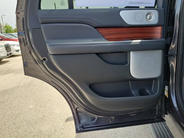 Certified 2024 Lincoln Navigator Reserve AWD/4WD image 14