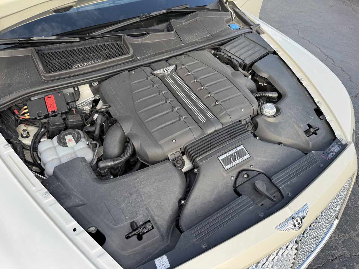 Used 2018 Bentley Bentayga image 37