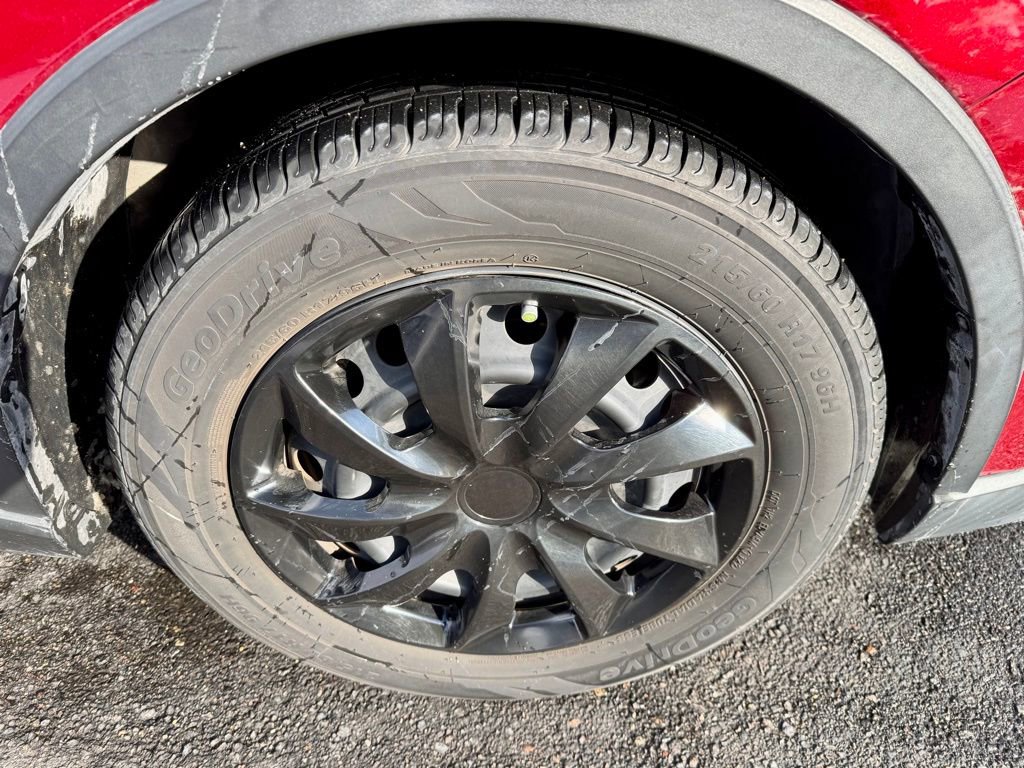 Used 2019 Toyota C-HR LE image 8