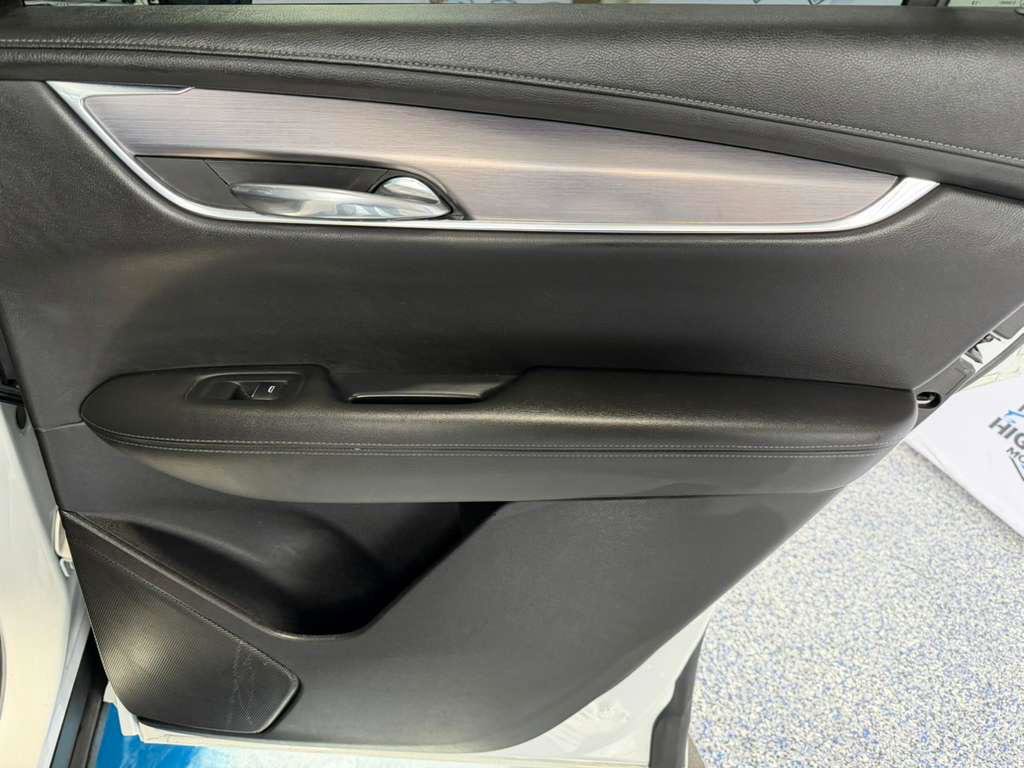 Used 2022 Cadillac XT6 Luxury image 24