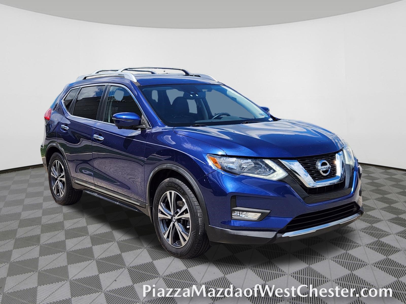 Used 2017 Nissan Rogue SL FWD image 1