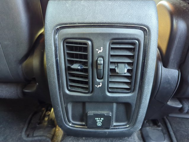 Used 2019 Jeep Grand Cherokee Laredo image 21