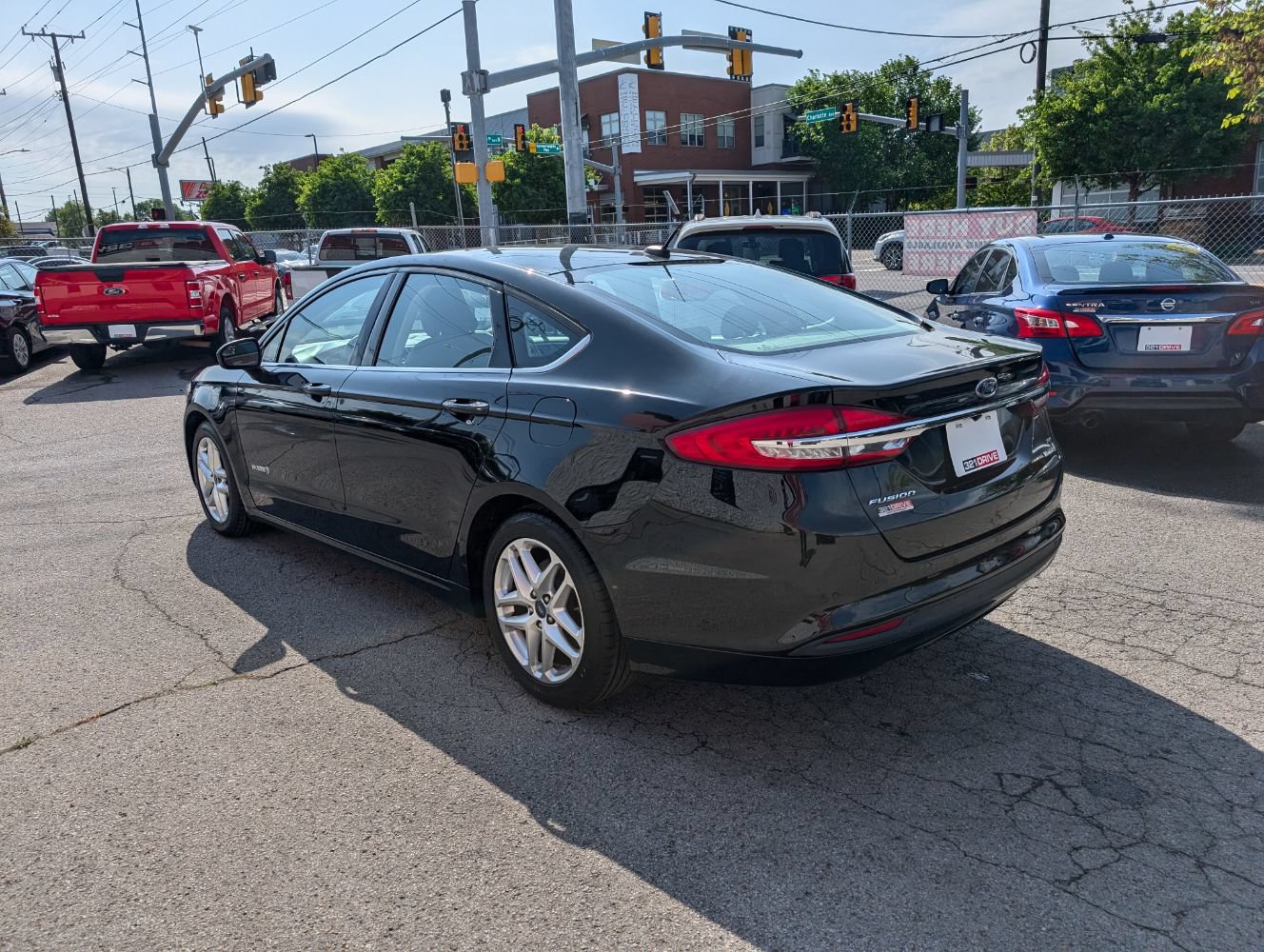 Used 2017 Ford Fusion SE FWD image 8