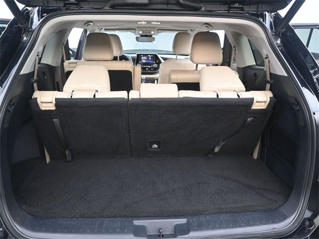 Used 2021 Toyota Highlander XLE image 17