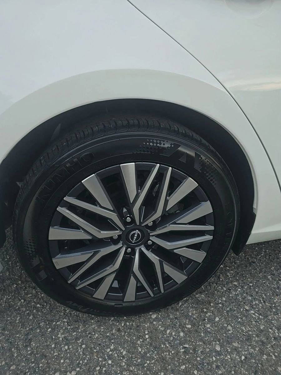 Used 2025 Nissan Altima 2.5 SV image 12