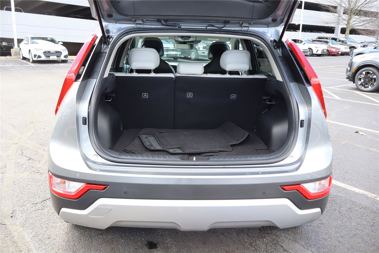 Certified 2025 Kia Niro EX image 5