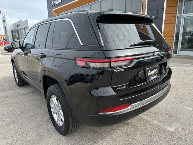 Used 2023 Jeep Grand Cherokee Laredo image 8
