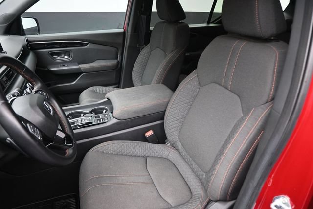 Used 2025 Honda Pilot Sport image 19
