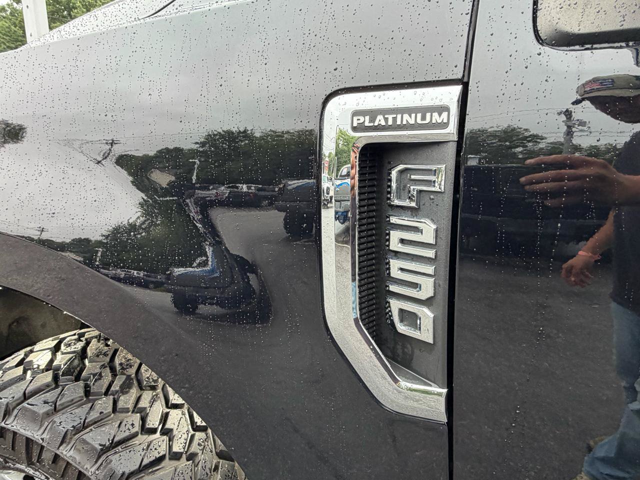 Used 2019 Ford F250 Platinum w/ Platinum Ultimate Package AWD/4WD image 18
