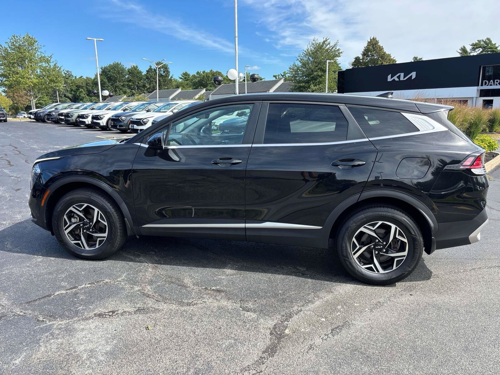Used 2023 Kia Sportage LX AWD/4WD image 2