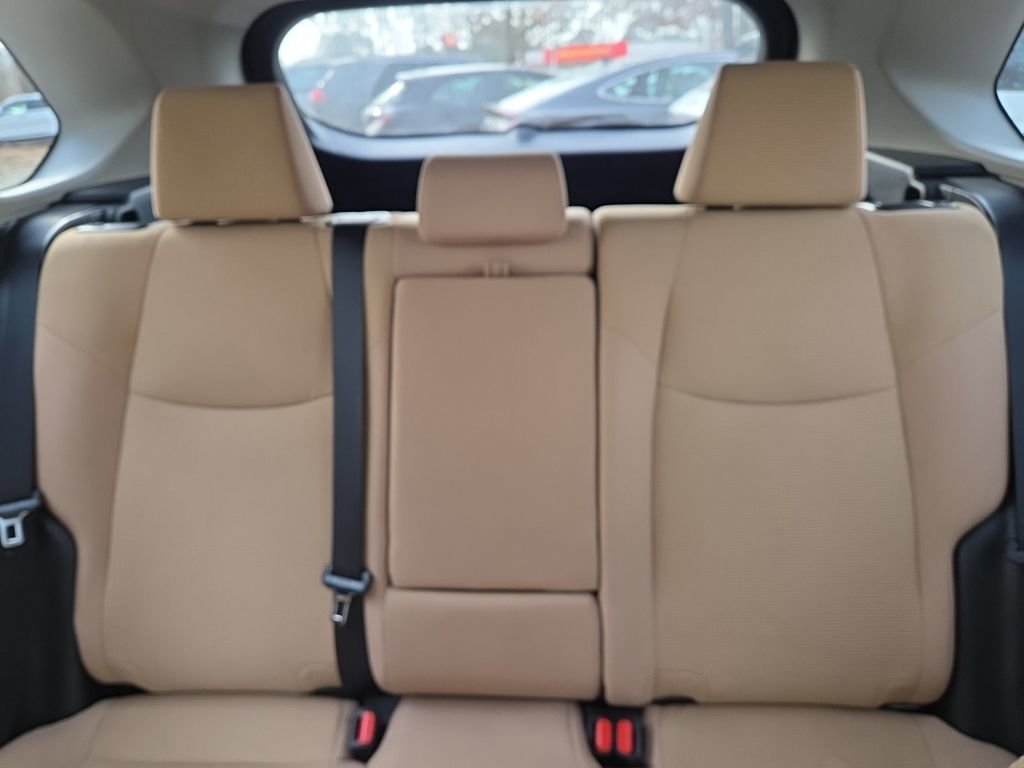 Used 2021 Toyota RAV4 LE image 20