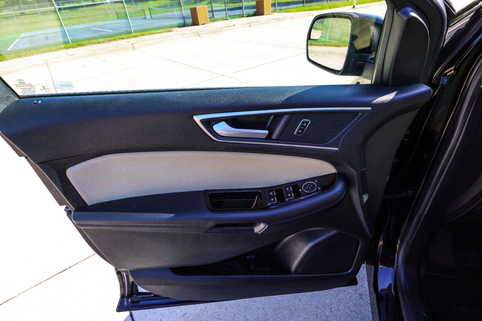 Used 2018 Ford Edge SEL w/ Equipment Group 201A AWD/4WD image 33