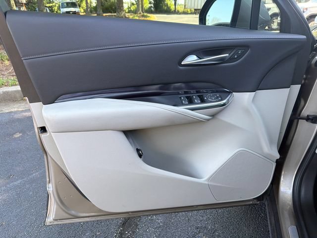 Used 2023 Cadillac XT4 Luxury w/ Cold Weather Package FWD image 10