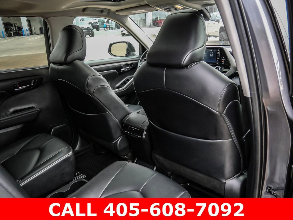 Used 2021 Toyota Highlander XLE AWD/4WD image 21