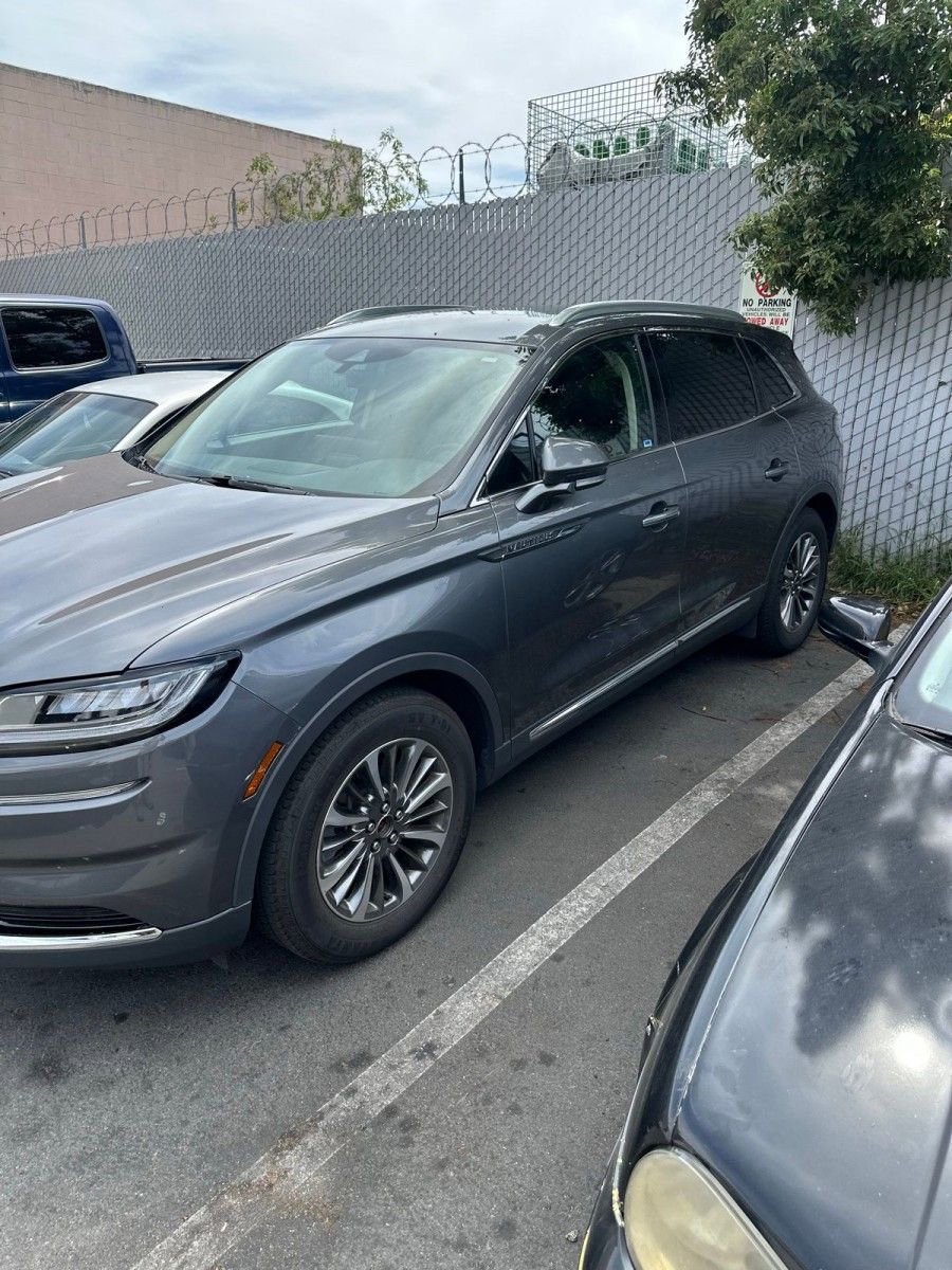 Used 2023 Lincoln Nautilus FWD w/ Premium Package image 3
