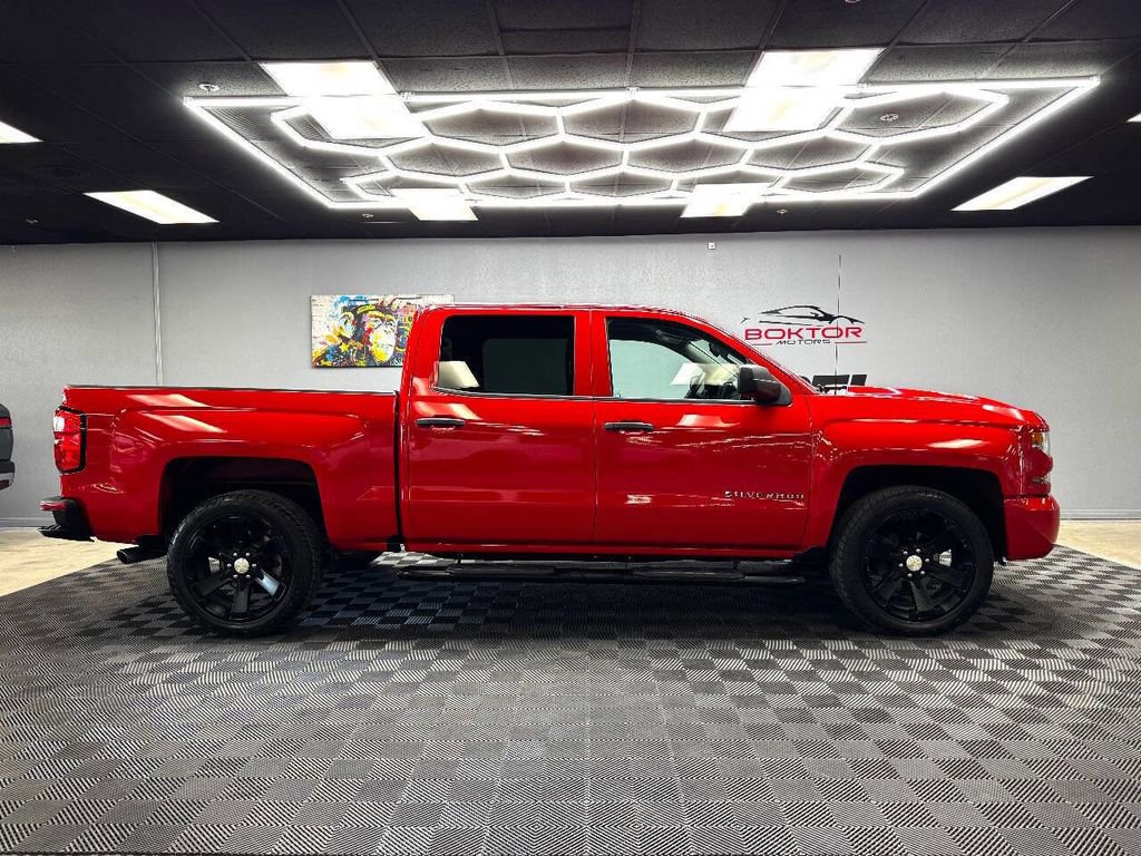 Used 2018 Chevrolet Silverado 1500 Custom w/ Custom Value Package AWD/4WD image 17