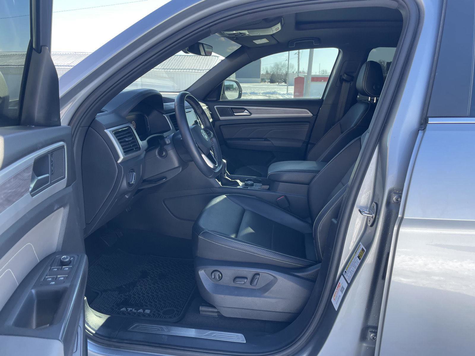 Used 2023 Volkswagen Atlas Cross Sport SE AWD/4WD image 13