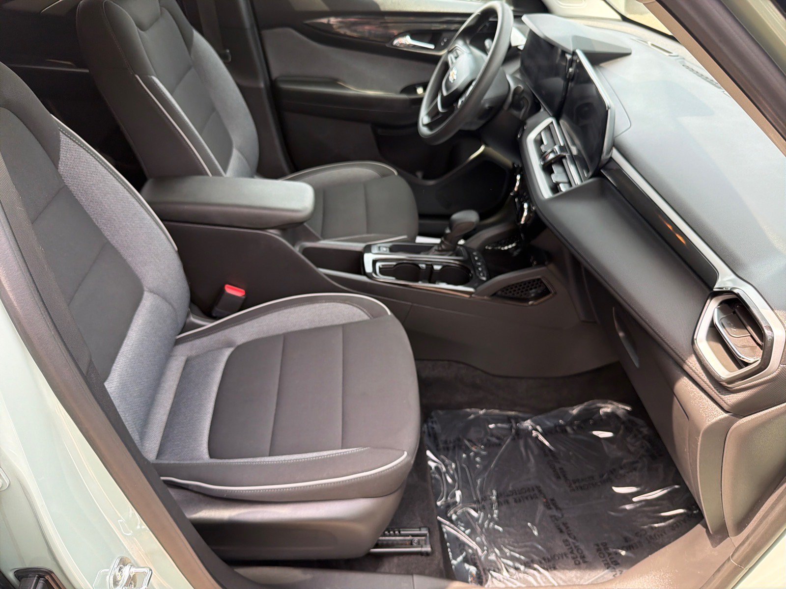 Used 2025 Chevrolet TrailBlazer LT AWD/4WD image 17