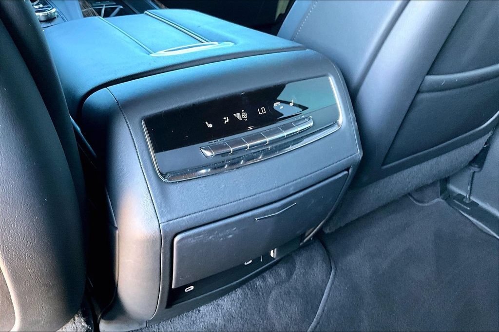 Used 2022 Cadillac Escalade Premium Luxury w/ Performance Package AWD/4WD image 25
