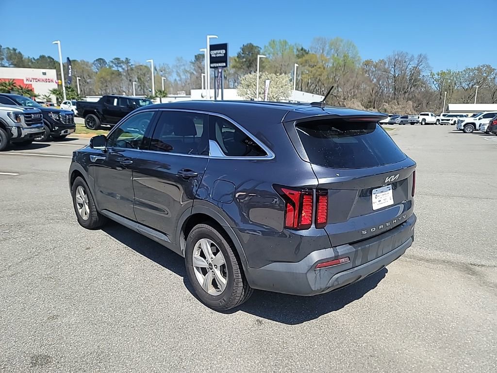 Used 2022 Kia Sorento LX image 5