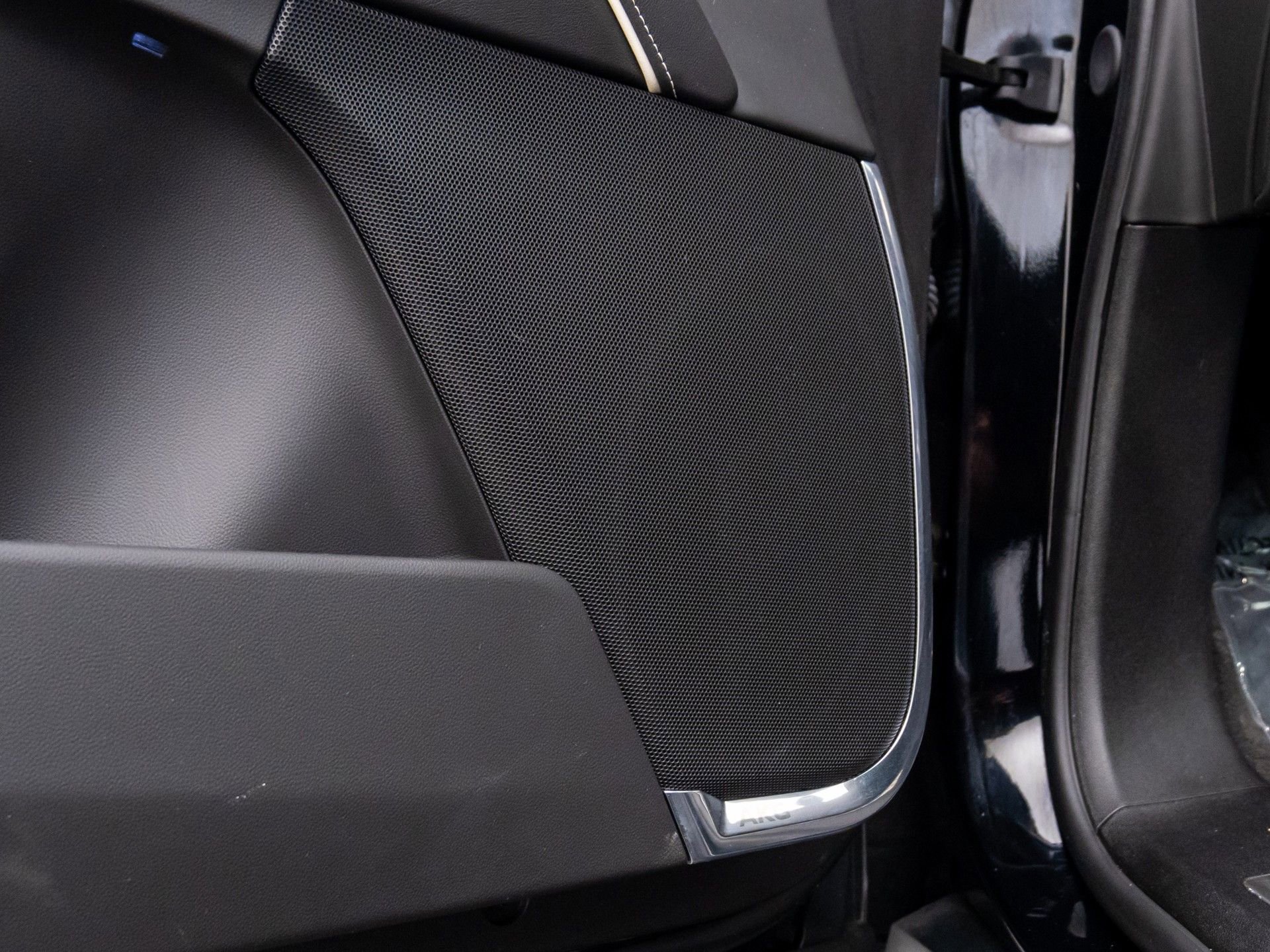 Certified 2024 Cadillac Escalade ESV Sport Platinum w/ LPO, ONYX Package image 17