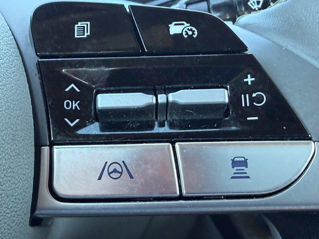 Used 2025 Hyundai Elantra SEL FWD image 18