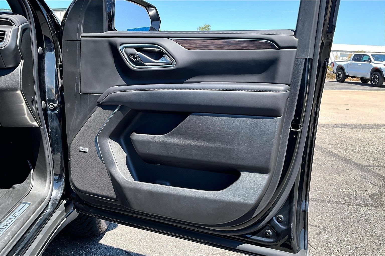 Used 2022 Chevrolet Suburban LT AWD/4WD image 17