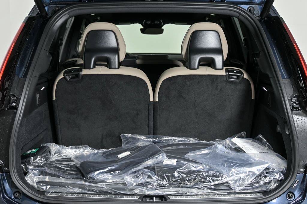 Used 2026 Volvo XC90 B6 Plus w/ Protection Package Premier AWD/4WD image 32