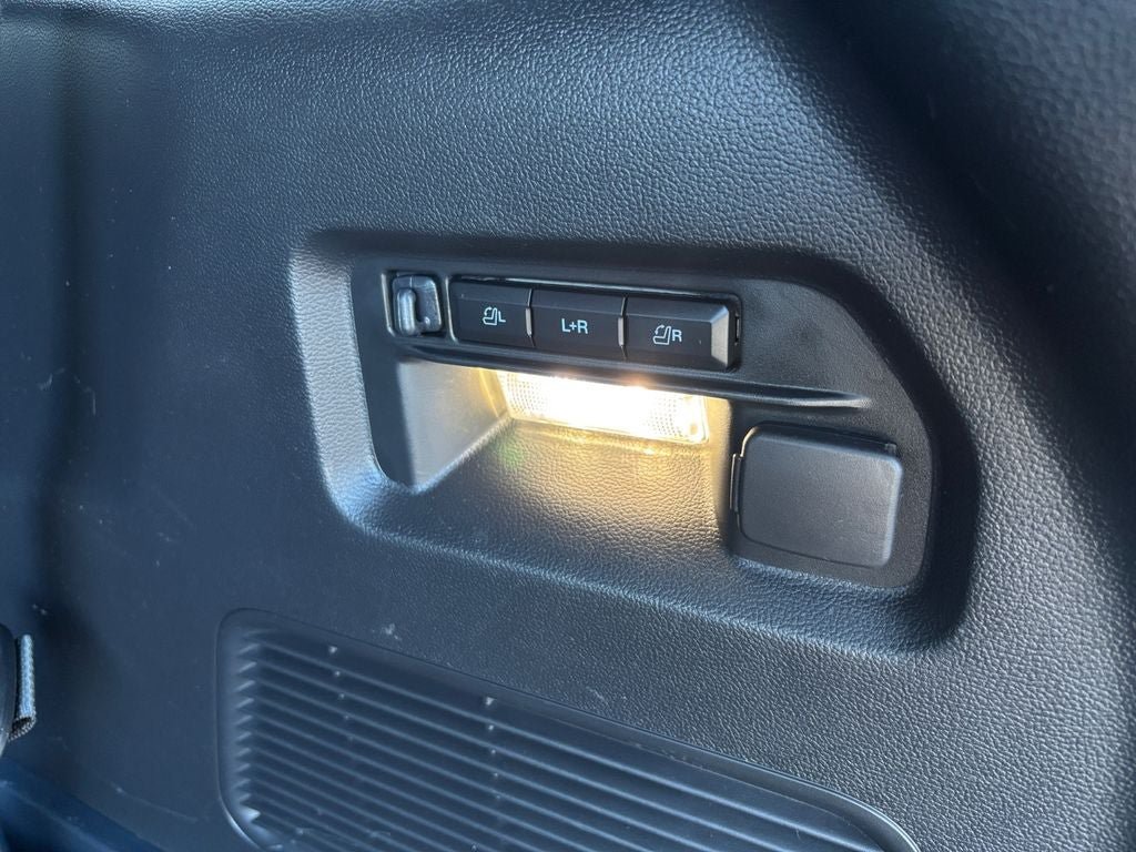Used 2025 Ford Explorer ST AWD/4WD image 37
