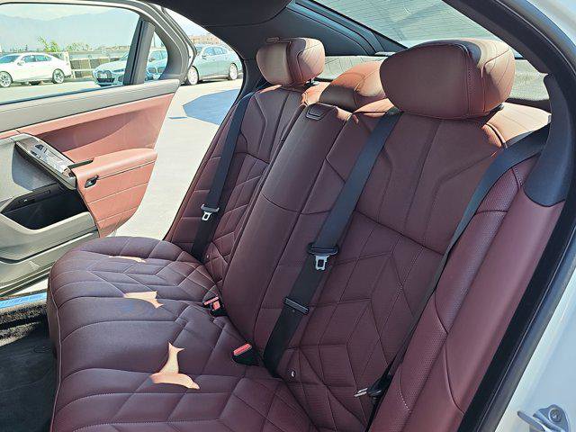 New 2026 BMW 750e xDrive image 14