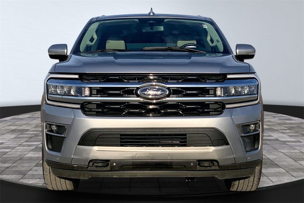 Used 2023 Ford Expedition Limited image 2