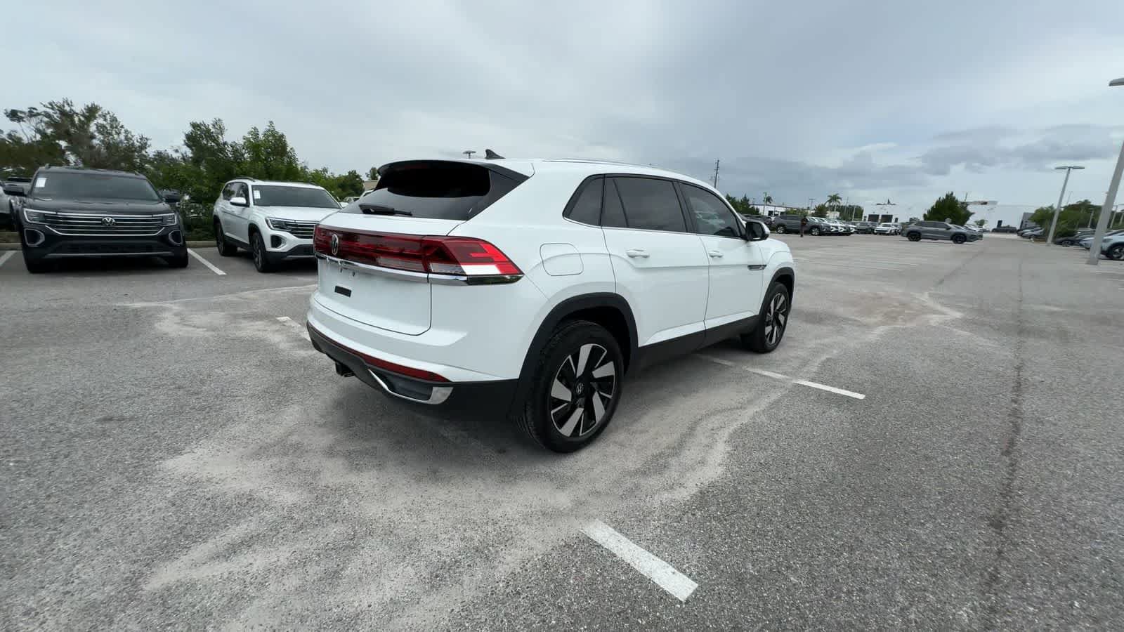 Certified 2024 Volkswagen Atlas Cross Sport SE FWD image 8
