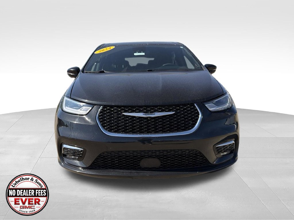 Used 2024 Chrysler Pacifica Touring FWD image 11
