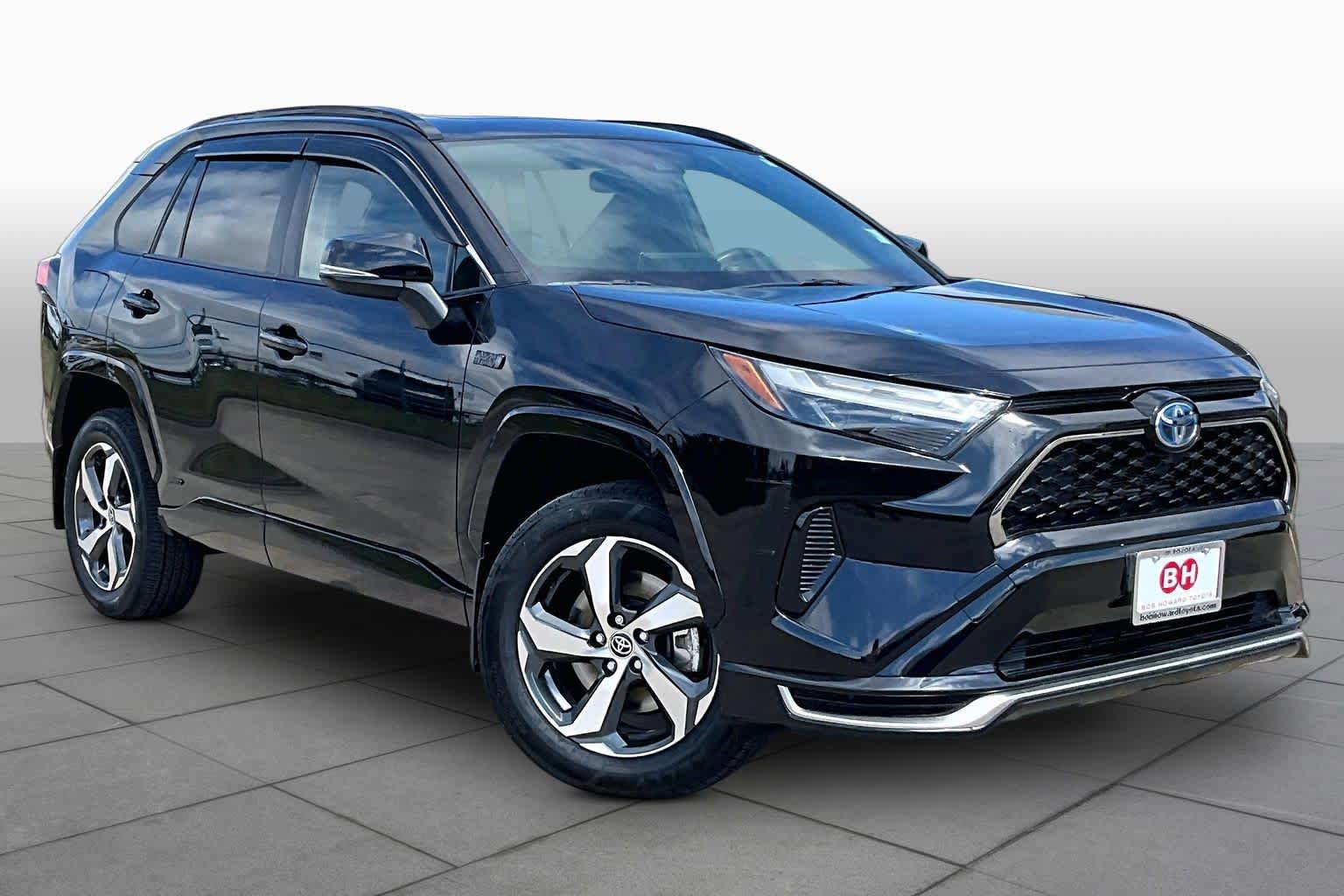 Used 2023 Toyota RAV4 SE w/ Weather & Moonroof Package AWD/4WD image 3
