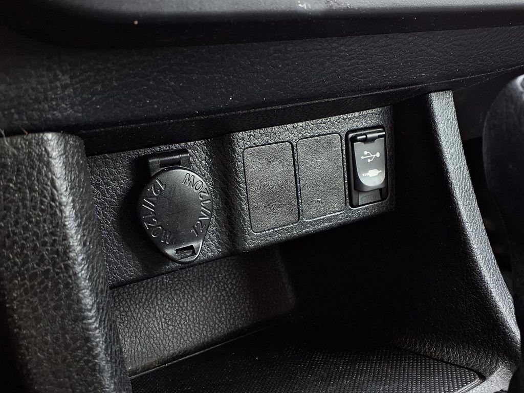 Used 2014 Toyota Corolla LE image 10