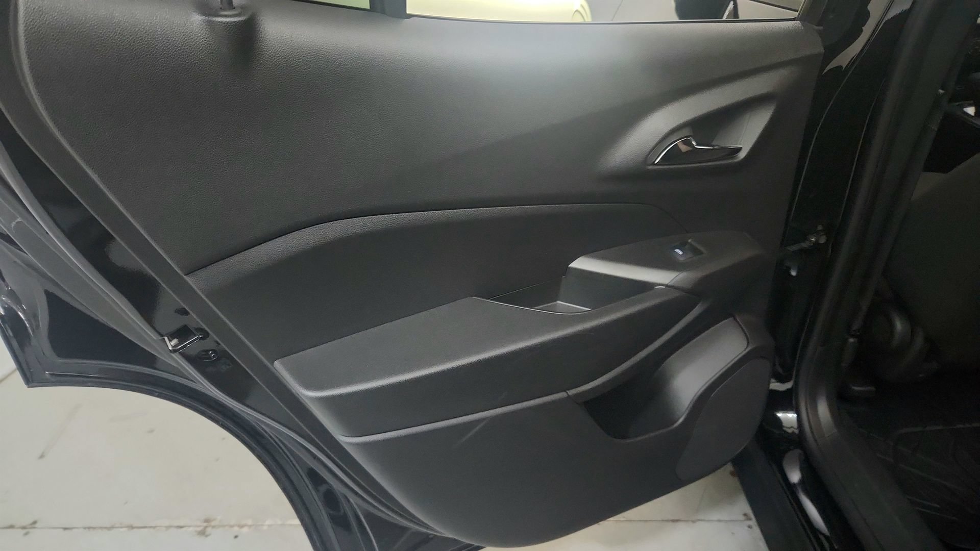 Used 2025 Chevrolet Trax RS FWD image 22