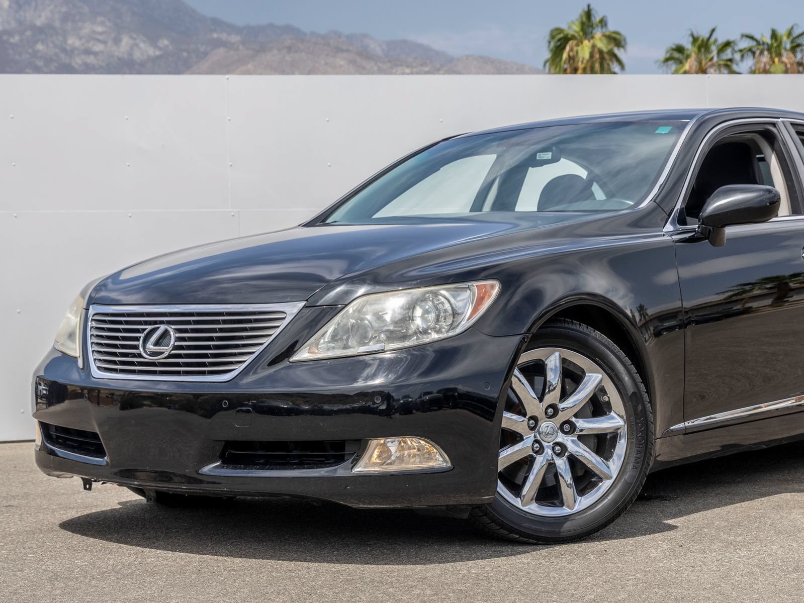 Used 2008 Lexus LS 460 RWD image 2