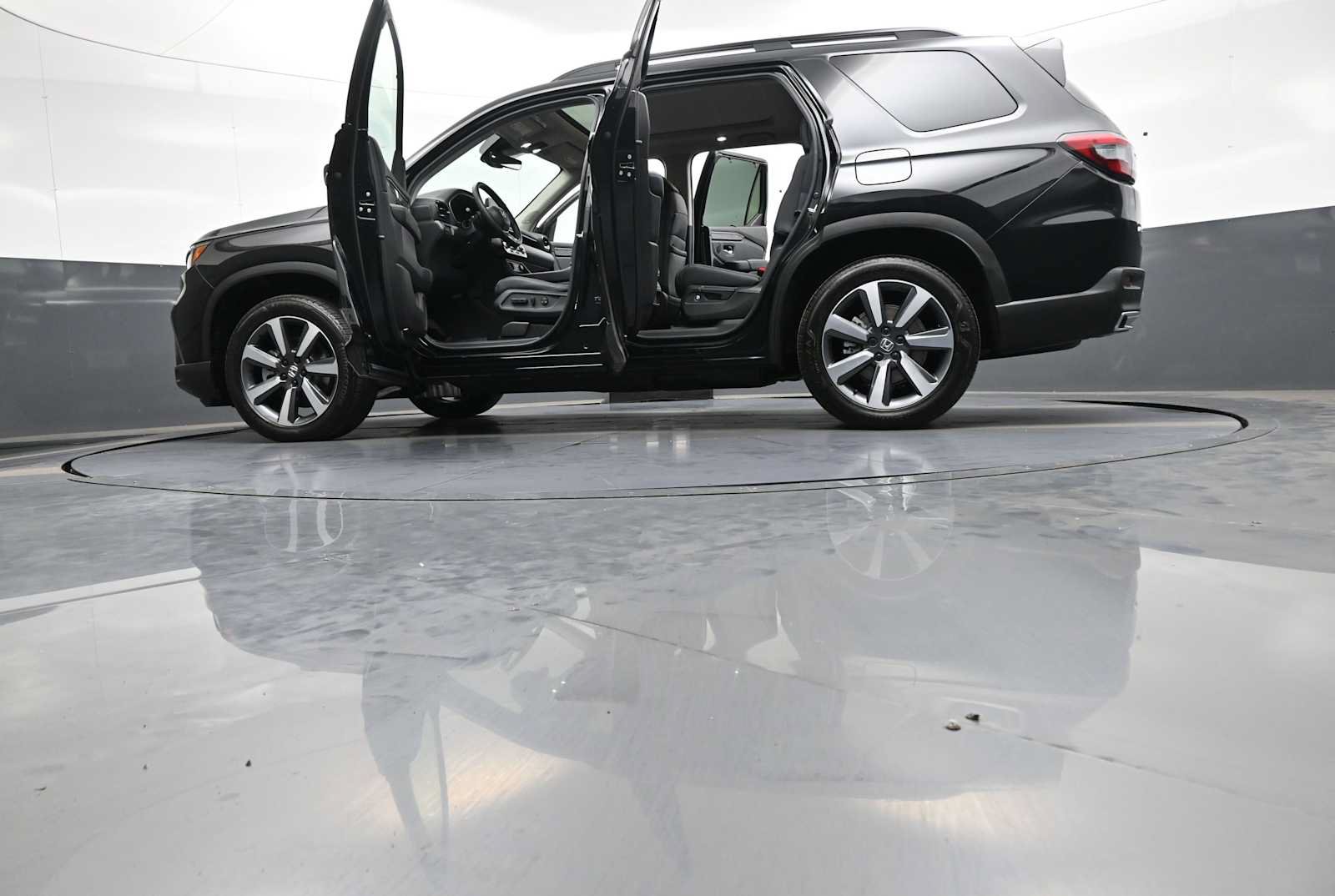 Certified 2025 Honda Pilot Touring image 52