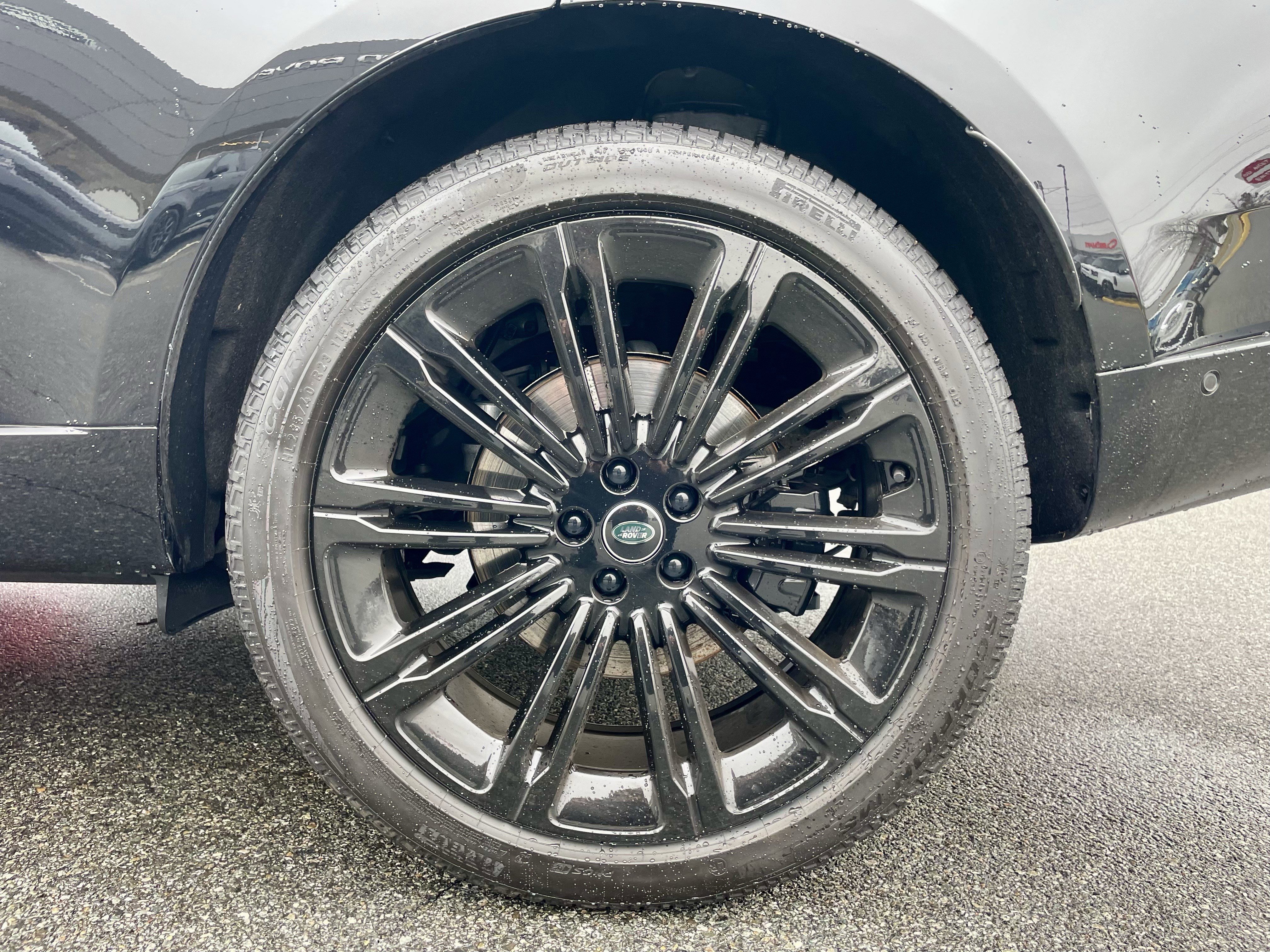 Certified 2025 Land Rover Range Rover SE image 10