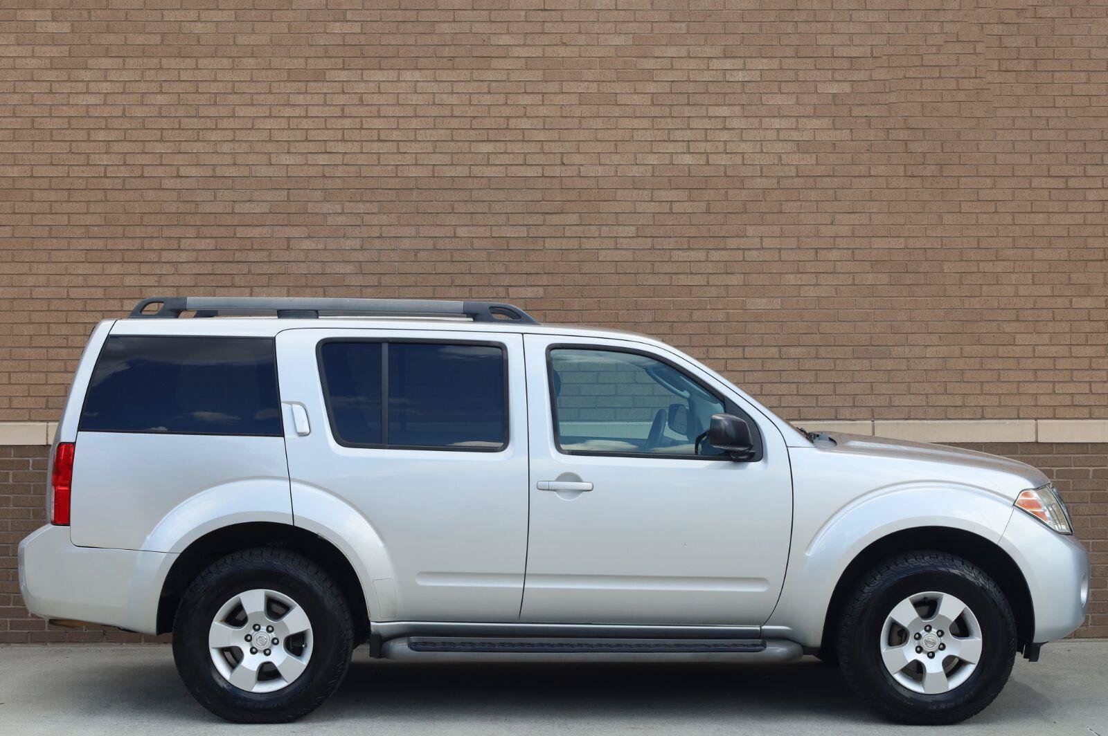 Used 2008 Nissan Pathfinder S AWD/4WD image 3