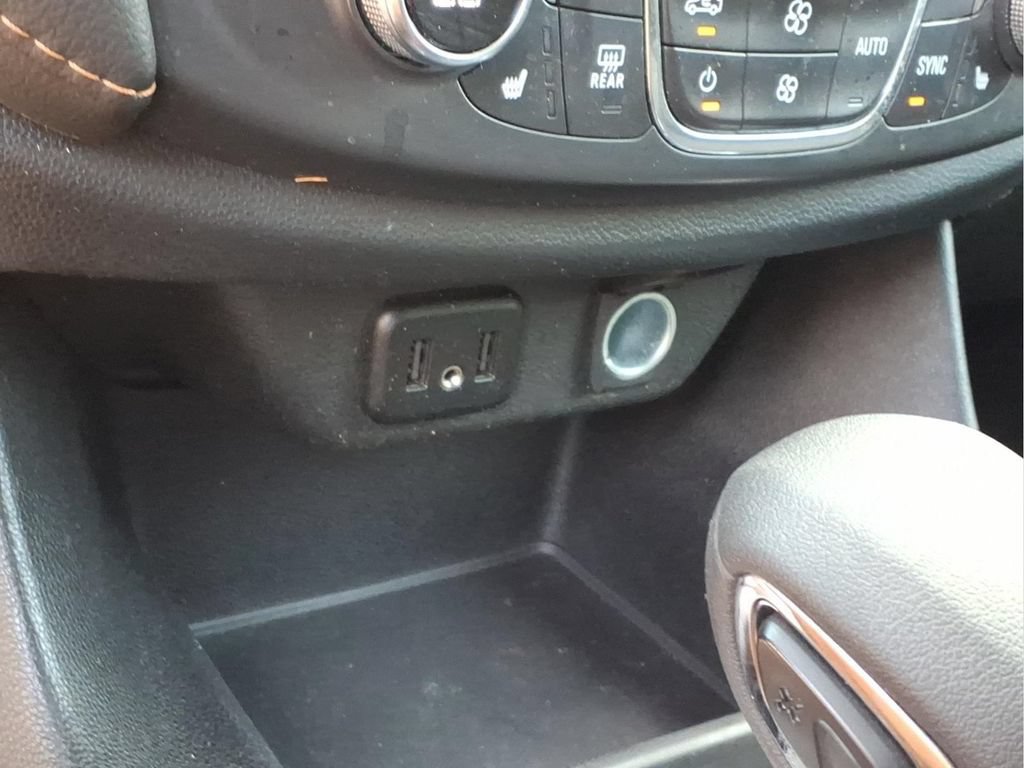 Used 2021 Chevrolet Traverse LT FWD image 8