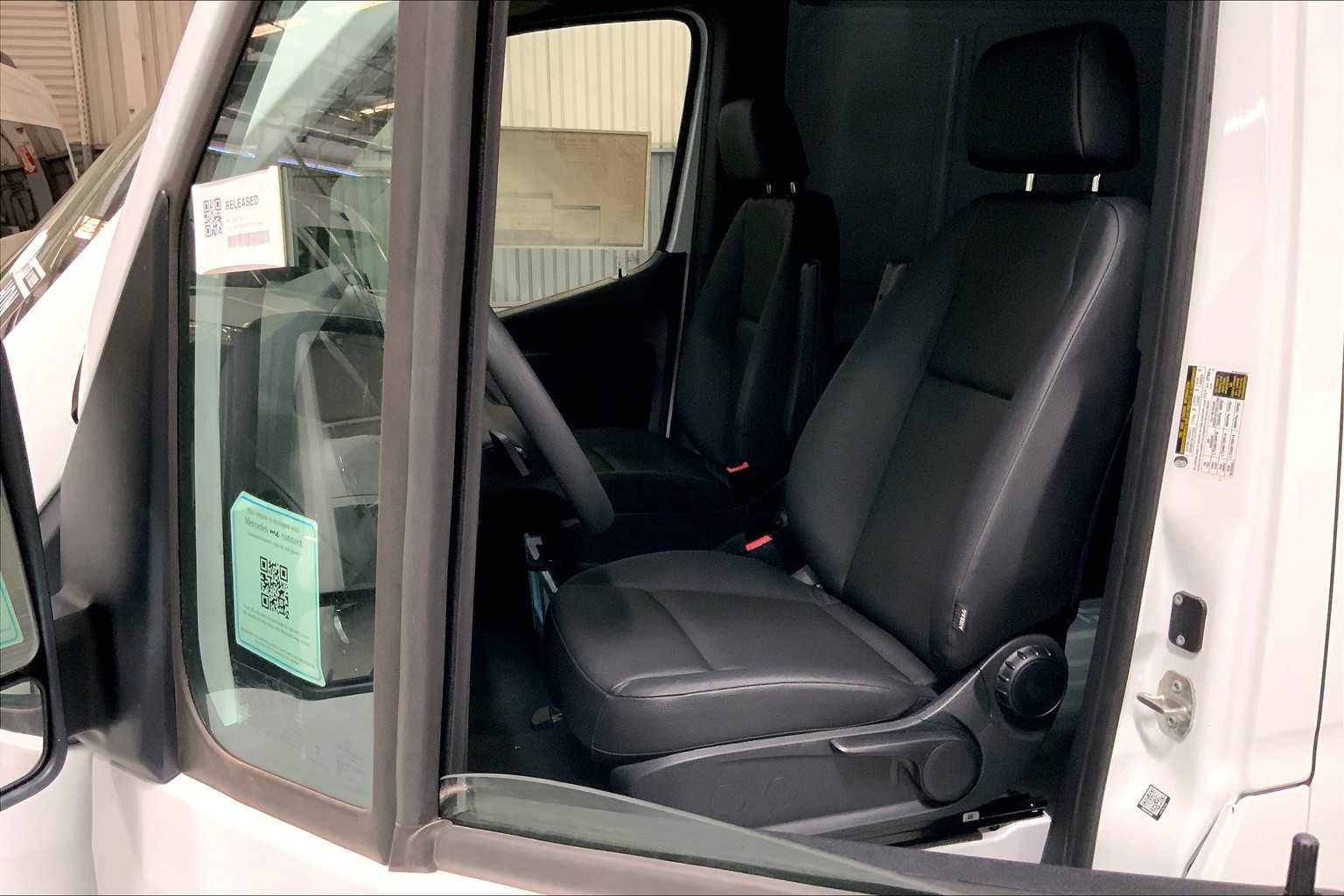 Used 2024 Mercedes-Benz Sprinter 2500 image 19