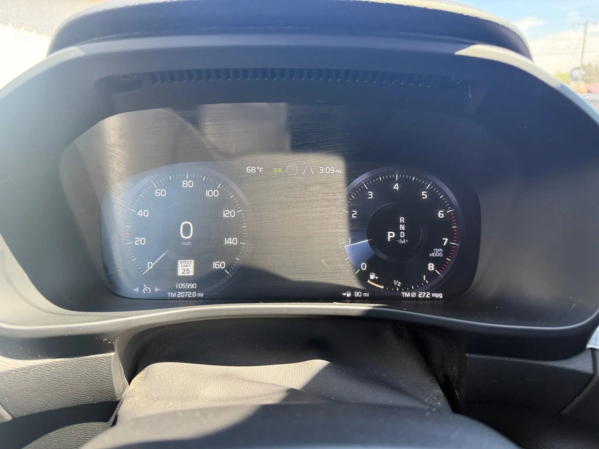 Used 2021 Volvo XC40 T4 Momentum image 26