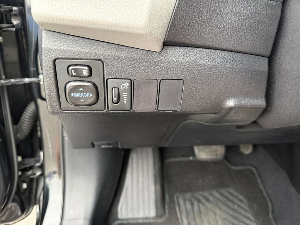 Used 2015 Toyota Corolla LE image 23