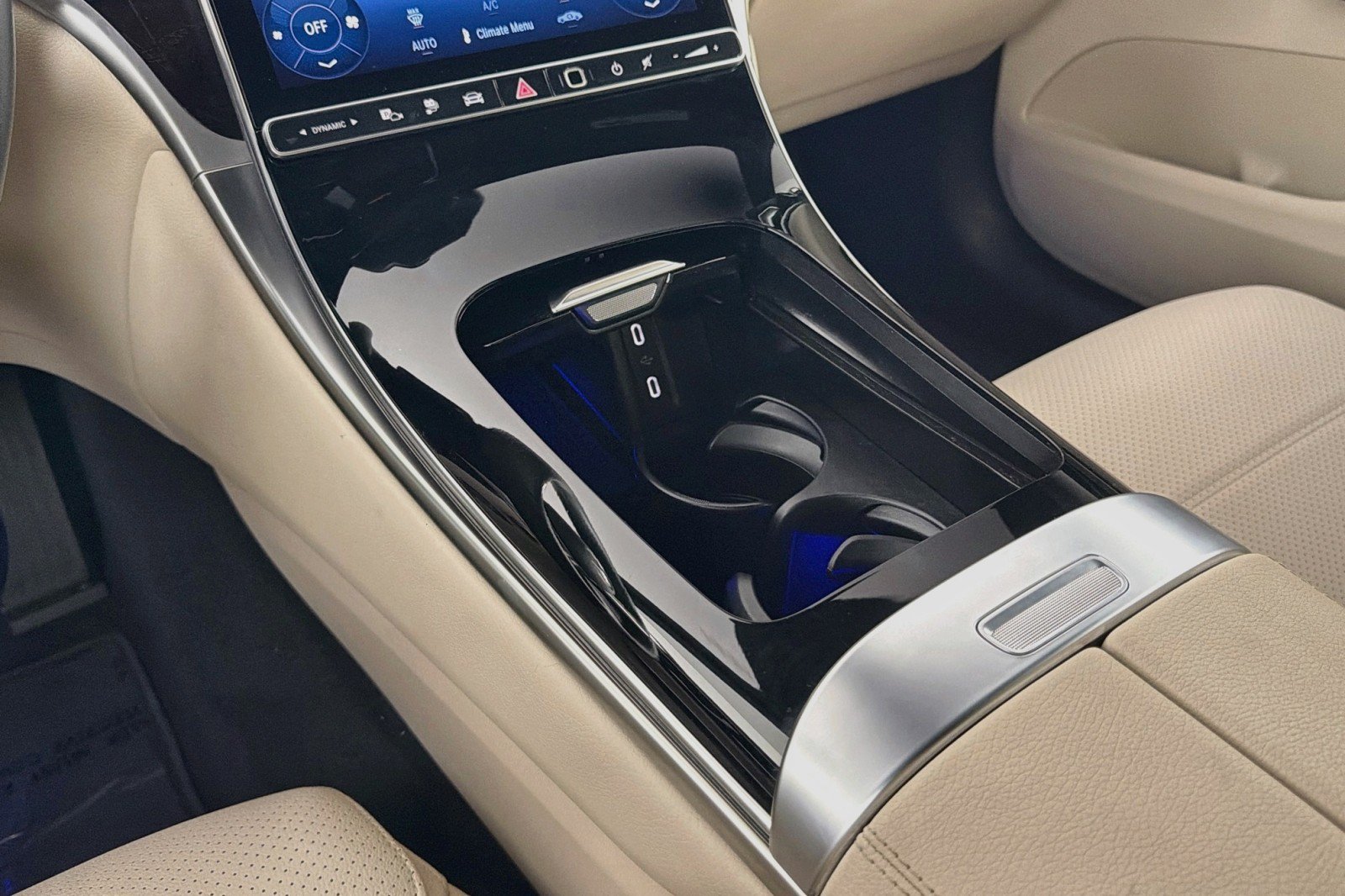 Certified 2025 Mercedes-Benz GLC 350e 4MATIC w/ Driver Assistance Package image 7