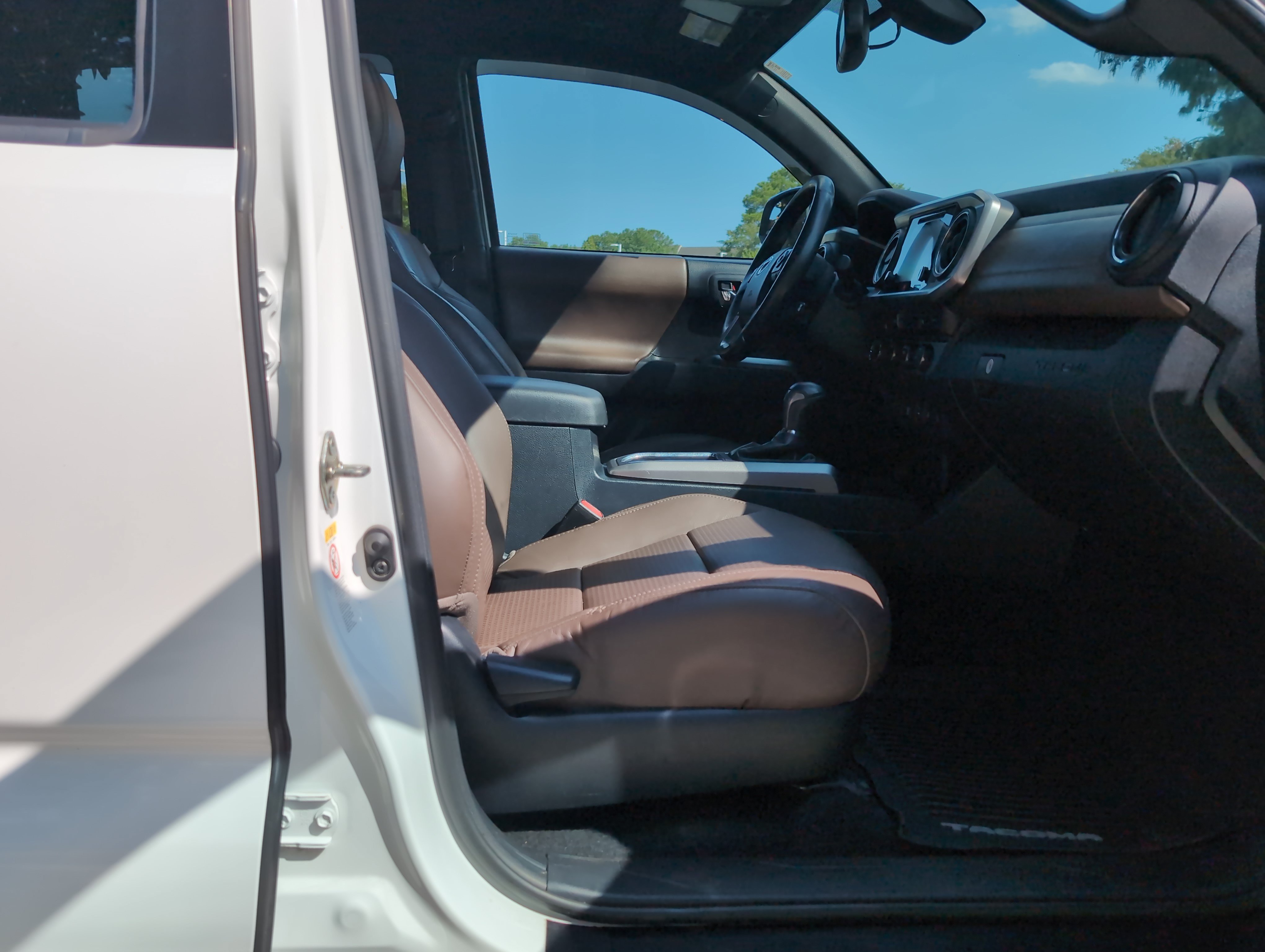 Used 2019 Toyota Tacoma Limited AWD/4WD image 33